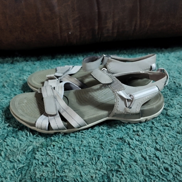 Earth Origin Gray Beige Sandals Open Toe Size 9.5M - Picture 1 of 12